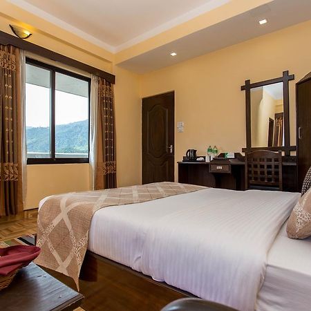 פוקהרה Hotel Peninsula מראה חיצוני תמונה