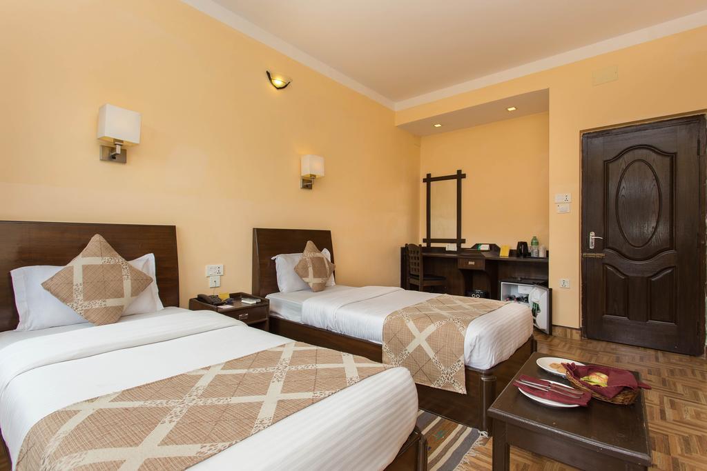 פוקהרה Hotel Peninsula מראה חיצוני תמונה