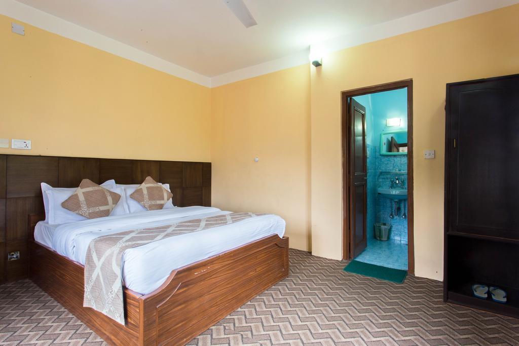 פוקהרה Hotel Peninsula מראה חיצוני תמונה