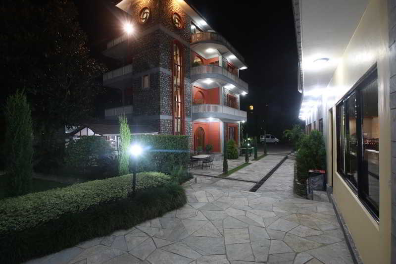 פוקהרה Hotel Peninsula מראה חיצוני תמונה