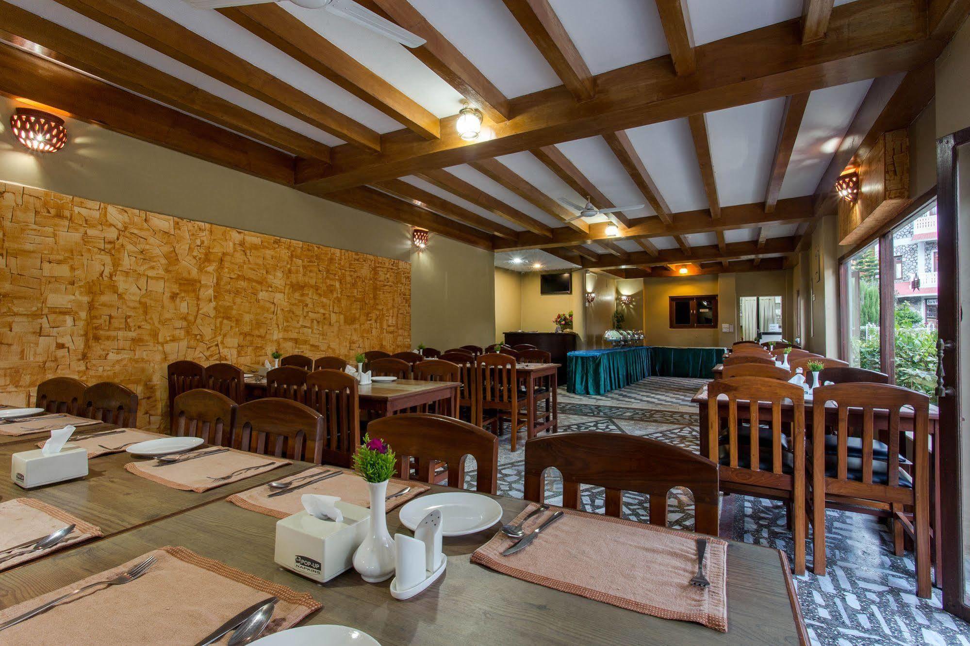 פוקהרה Hotel Peninsula מראה חיצוני תמונה