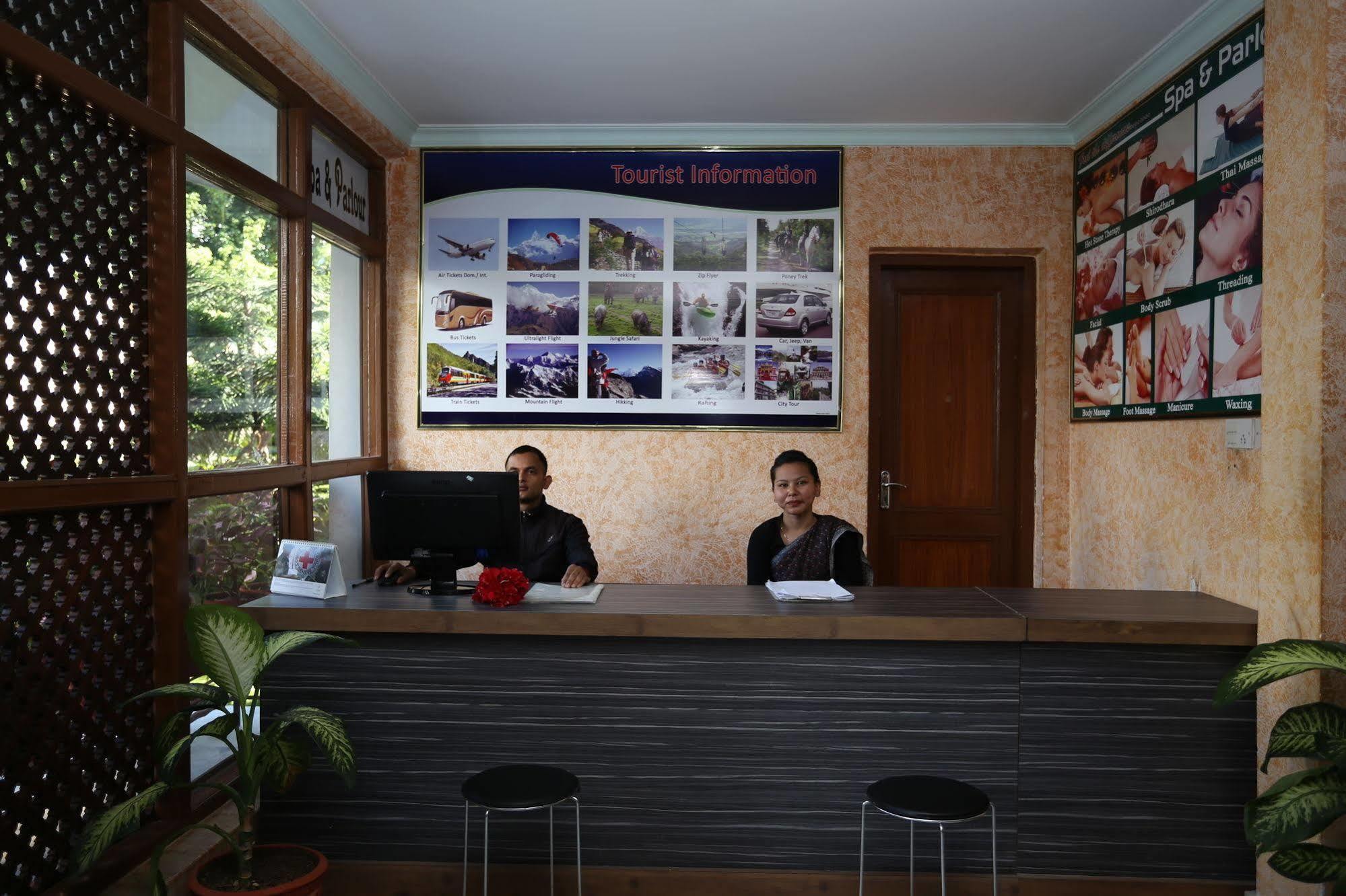 פוקהרה Hotel Peninsula מראה חיצוני תמונה