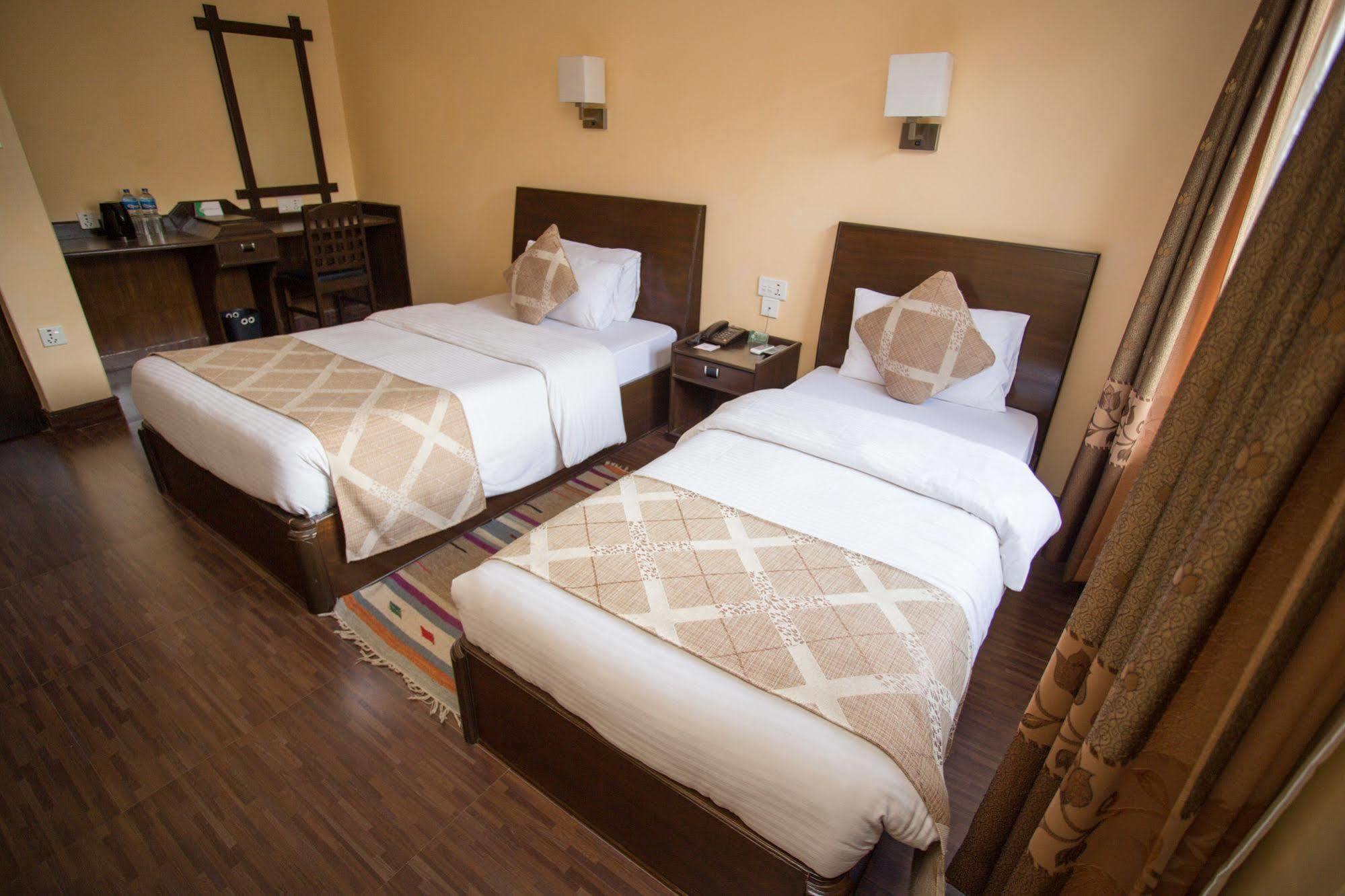 פוקהרה Hotel Peninsula מראה חיצוני תמונה